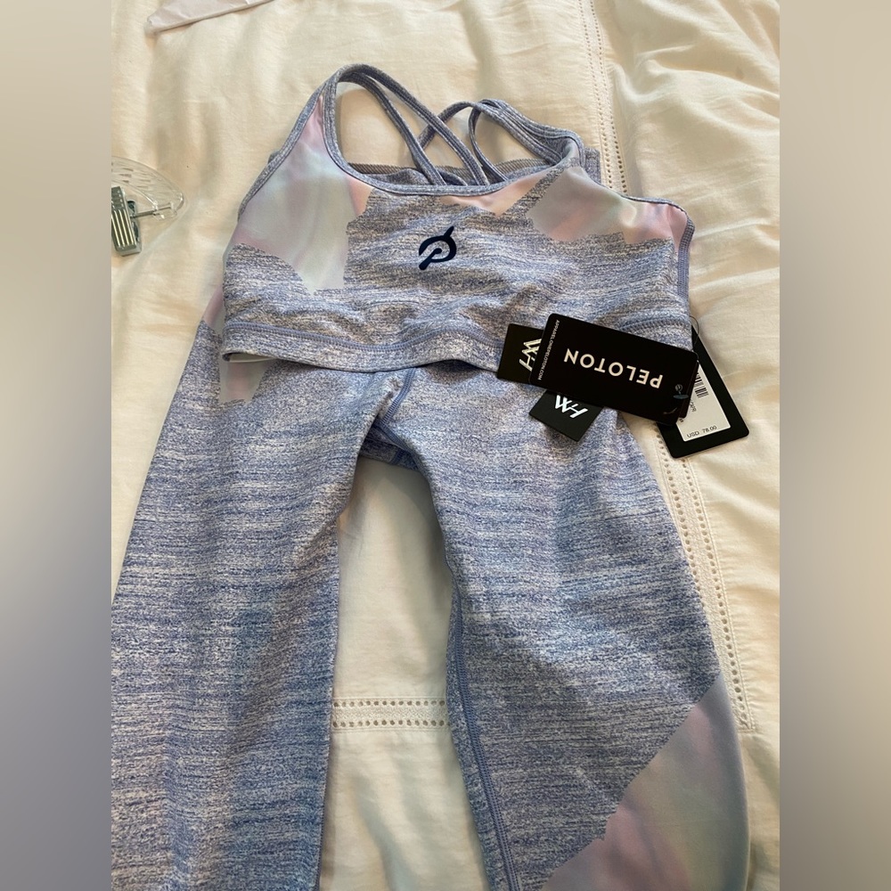 PELOTON SPORTS BRA AND CROPPED PANTS. MATCHING SET